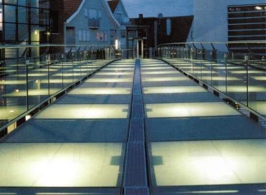 Belag der Fu&szlig;g&auml;ngerbr&uuml;cke Knoten Lindach